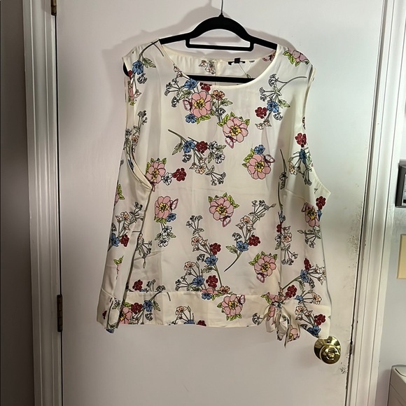 Talbots Tops - NWT 24w Talbots Sleeveless Floral Blouse